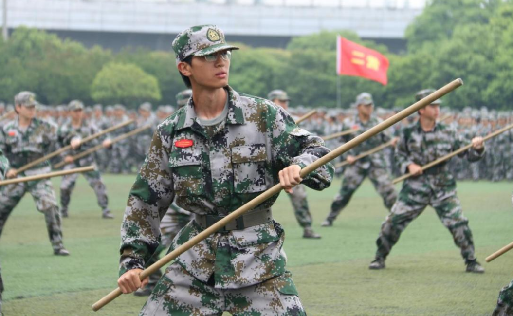 机车车辆学院顺利完成2022级新生军训1.png