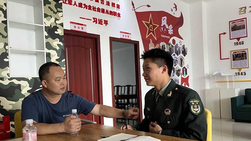 团队退役复学成员向退役村民宣传习近平新时代中国特色社会主义思想 beat365英国官网网站黄紫瑜供图.jpg